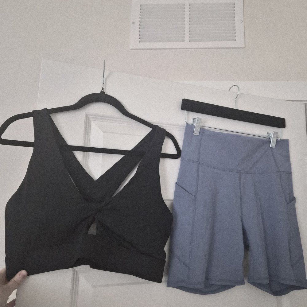 2 Piece Set Fabletics Women's Athletic Shorts in Blue And Black Bralette